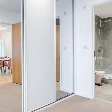 Pluxa Pink Amethyst - Sleek 2bathroom Fully Furnished Serviced Apartment Birmingham