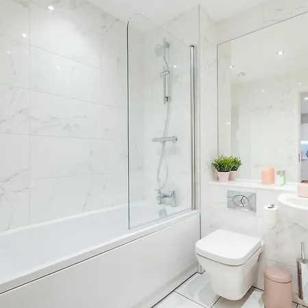 Pluxa Pink Amethyst - Sleek 2bathroom Fully Furnished Serviced Apartman *